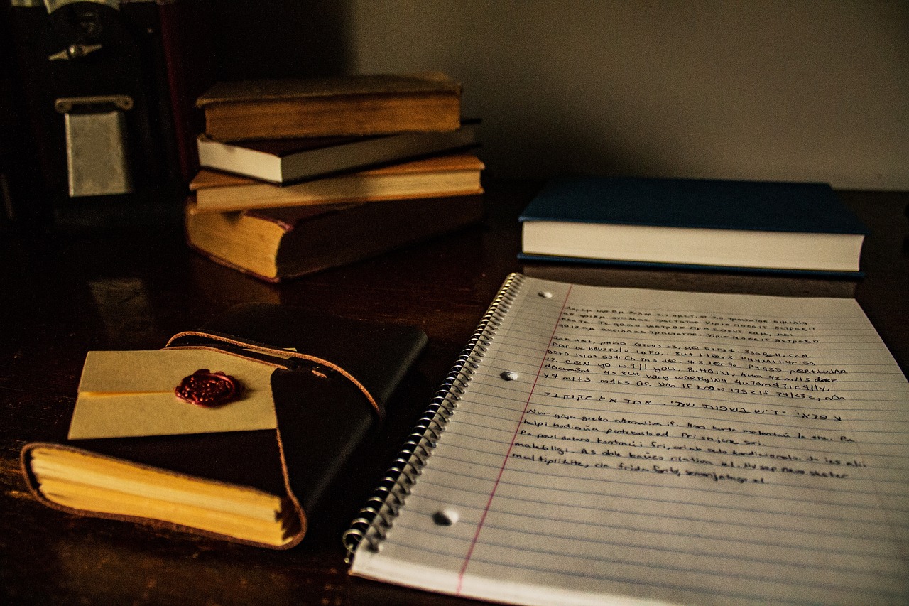 desk, books, writing-2158142.jpg